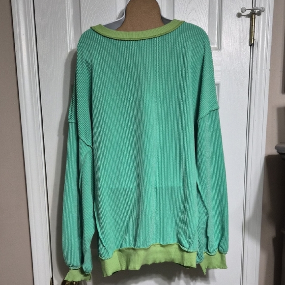 Vibrant Two Tone Green Oversized Knit Top Size XL - Picture 15 of 16
